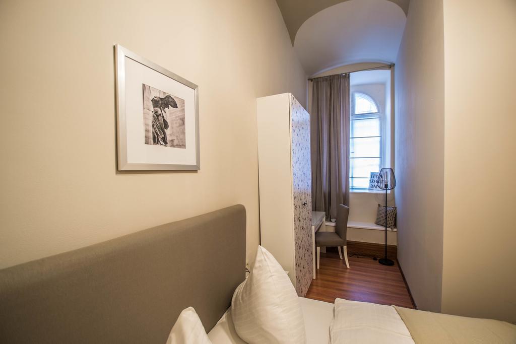 4Bdr Historical Spirit Apt By Ruterra Prag Exteriör bild