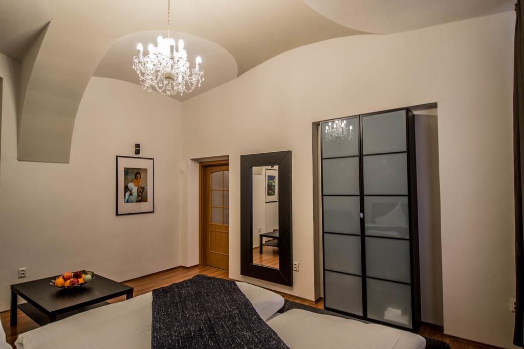 4Bdr Historical Spirit Apt By Ruterra Prag Exteriör bild