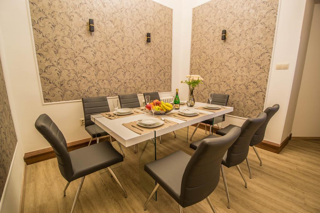 4Bdr Historical Spirit Apt By Ruterra Prag Exteriör bild